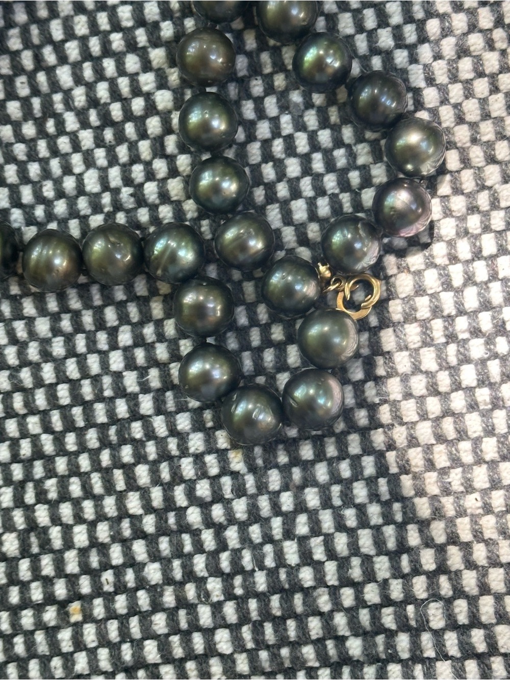 Lustrous Black Tahitian Pearl Necklace with Gold Clasp